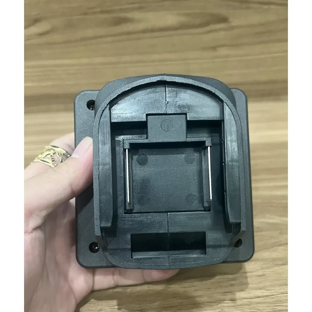Inverter chuyển pin 18V-21V chân Makita lên điện 220V 200W Inverter chuyển pin 18V-21V chân Makita lên điện 220V 200W